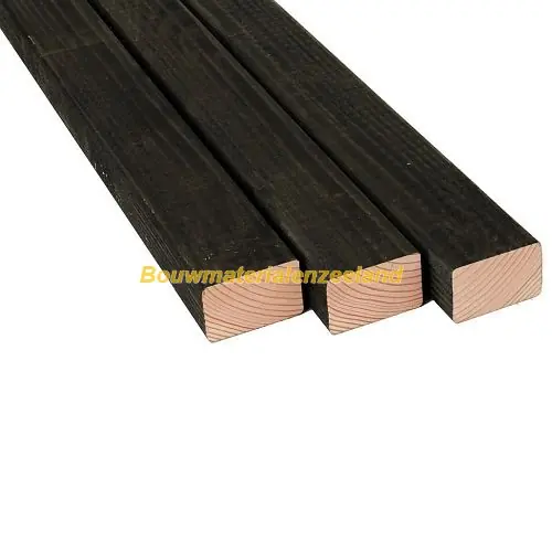 Douglas geschaafde regel 4,5 x 7,0 x 400 cm, zwart gedompeld.