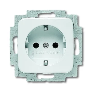 BUSCH-JEAGER INBOUW STOPCONTACT MET RANDAARDE 1 VOUDIG ALPIN WIT