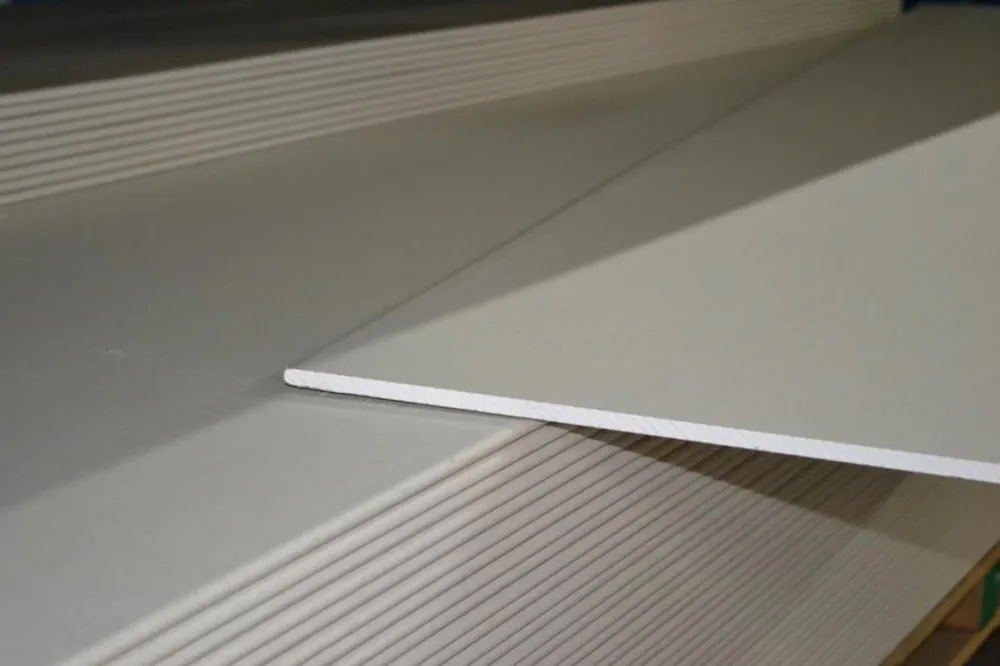 Gipsplaat 120x300cm. dikte 12,5mm. Afgeschuinde kant